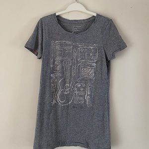 NWT American Eagle Outfitters Graphic T-shirt